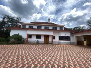6 bedroom Houses for sale Karen Nairobi
