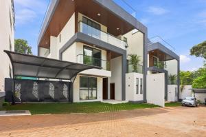 6 bedroom Townhouse for sale Off James Gichuru road Lavington Nairobi
