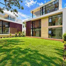 6 bedroom Townhouse for sale Off James Gichuru road Lavington Nairobi