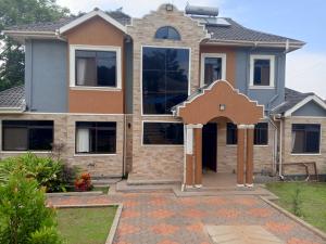 6 bedroom Villa for sale Nakiwogo Road  Katabi Wakiso Central
