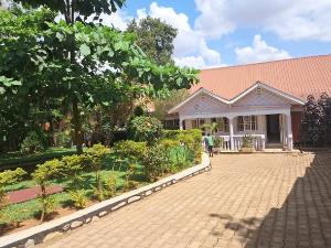 2 bedroom Bungalow Apartment for rent Kulambilo road Kampala Central