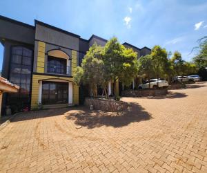 3 bedroom Apartment Block Apartment for rent kyanja road Kampala Central