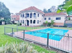 5 bedroom Apartment Block Apartment for rent naguru road Kampala Central