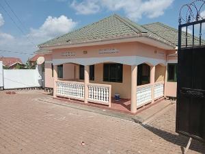 3 bedroom Apartment Block Apartment for rent bweyogerere road  Wakiso Central