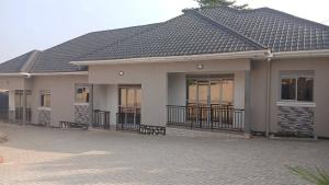 2 bedroom Apartment Block Apartment for rent namugongo road Wakiso Central