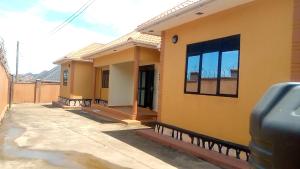 2 bedroom Bungalow Apartment for rent kasangati road Wakiso Central