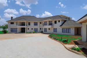 7 bedroom Townhouse for sale Runda Runda Nairobi