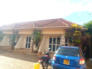 1 bedroom mini flat  Bungalow Apartment for rent kisaasi road Kisaasi Kampala Central