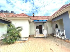 2 bedroom Bungalow Apartment for rent kyanja road Kampala Central