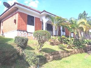 2 bedroom Bungalow Apartment for rent naguru road Kampala Central