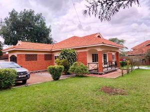4 bedroom Bungalow Apartment for rent Naalya road  Kampala Central Kampala Central