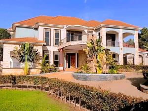 5 bedroom Apartment for sale Gayaza Nakwero road  Kampala Central Kampala Central