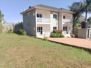3 bedroom Apartment for rent Namugongo road  Wakiso Central