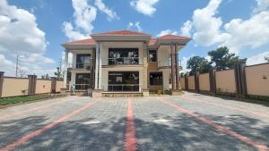 7 bedroom Villa for sale Kira kasangati road  Kira Wakiso Central