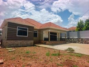 5 bedroom Bungalow Apartment for sale Kiwatule road  Kampala Central Kampala Central
