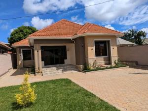 3 bedroom Bungalow Apartment for sale Bwya kajjansi Kampala Central Kampala Central