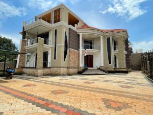 6 bedroom Apartment for sale Kira town  Kira Wakiso Central