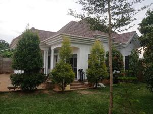 4 bedroom Villa for sale Bujjuko mityana road  Nabweru Wakiso Central