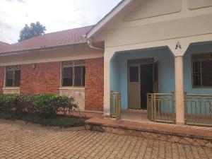 3 bedroom Villa for rent Kikujuko road Makindye Kampala Central