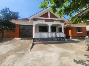4 bedroom Villa for rent Kinyolo road Kampala Central