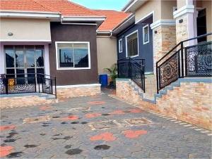 2 bedroom Bungalow Apartment for rent buwaate road Wakiso Central