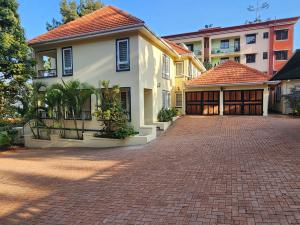 4 bedroom Villa for rent Lukuli road Munyonyo Kampala Central