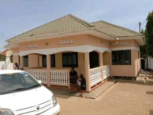 3 bedroom Bungalow Apartment for rent bweyogrere jinja road  Wakiso Central