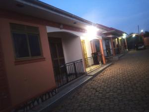 2 bedroom Bungalow Apartment for rent bweyogerere road Wakiso Central