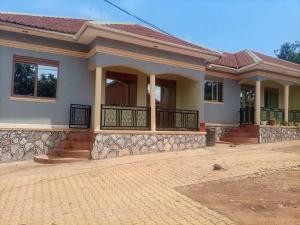 2 bedroom Bungalow Apartment for rent Bweyogerere road Wakiso Central
