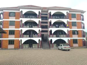 3 bedroom Apartment Block Apartment for rent kiwaatule road Kampala Central