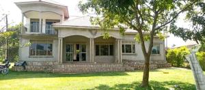 4 bedroom Bungalow Apartment for sale Nkumba Entebbe road  Kampala Central Kampala Central