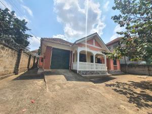 4 bedroom Bungalow Apartment for rent muyenga road Kampala Central