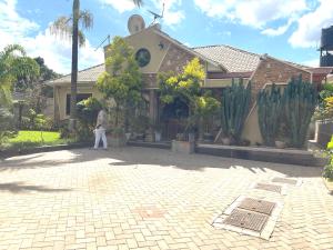 4 bedroom Bungalow Apartment for rent namugongo road Wakiso Central