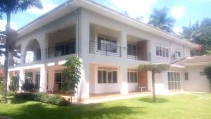 5 bedroom Villa for rent bugolobi road Bugolobi Kampala Central