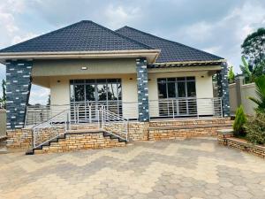 3 bedroom Villa for sale Kitende lumuli Entebbe road  Kampala Central Kampala Central