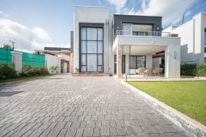 5 bedroom Villa for rent Makindye Kampala Central