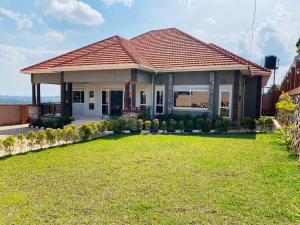 4 bedroom Villa for sale Entebbe road bwebajja  Kampala Central Kampala Central