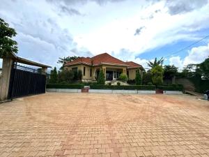 4 bedroom Bungalow Apartment for sale Kira road  Kira Wakiso Central