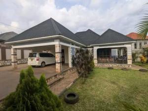 4 bedroom Bungalow Apartment for sale Kira kasangati road  Kampala Central Kampala Central