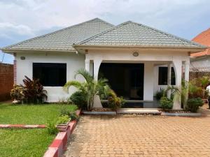 4 bedroom Bungalow Apartment for sale Gayaza road  Kampala Central Kampala Central