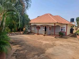 4 bedroom Bungalow Apartment for sale Najjera road  Kampala Central Kampala Central