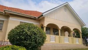 4 bedroom Bungalow Apartment for sale Mutundwe  Kampala Central Kampala Central