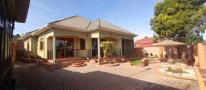5 bedroom Villa for sale Kira nsasa jomayi estate  Kira Wakiso Central