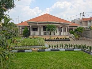 5 bedroom Villa for sale Kira nsasa  Kira Wakiso Central