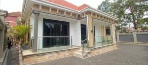 4 bedroom Villa for sale Kyaliwajjara namugongo road  Kira Wakiso Central