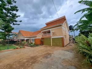 5 bedroom Bungalow Apartment for sale Naalya estate  Kampala Central Kampala Central