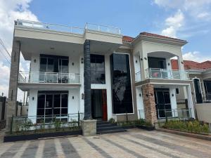 7 bedroom Villa for sale Najjera  Kira Wakiso Central