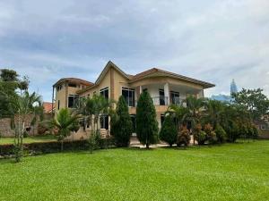6 bedroom Villa for sale Lubaga road Lubaga Kampala Central