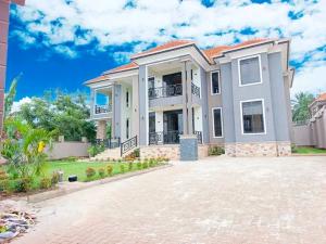 6 bedroom Apartment Block Apartment for sale Naalya road  Kampala Central
