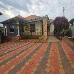 3 bedroom Villa for sale Kitende Entebbe road kitovu  Katabi Wakiso Central